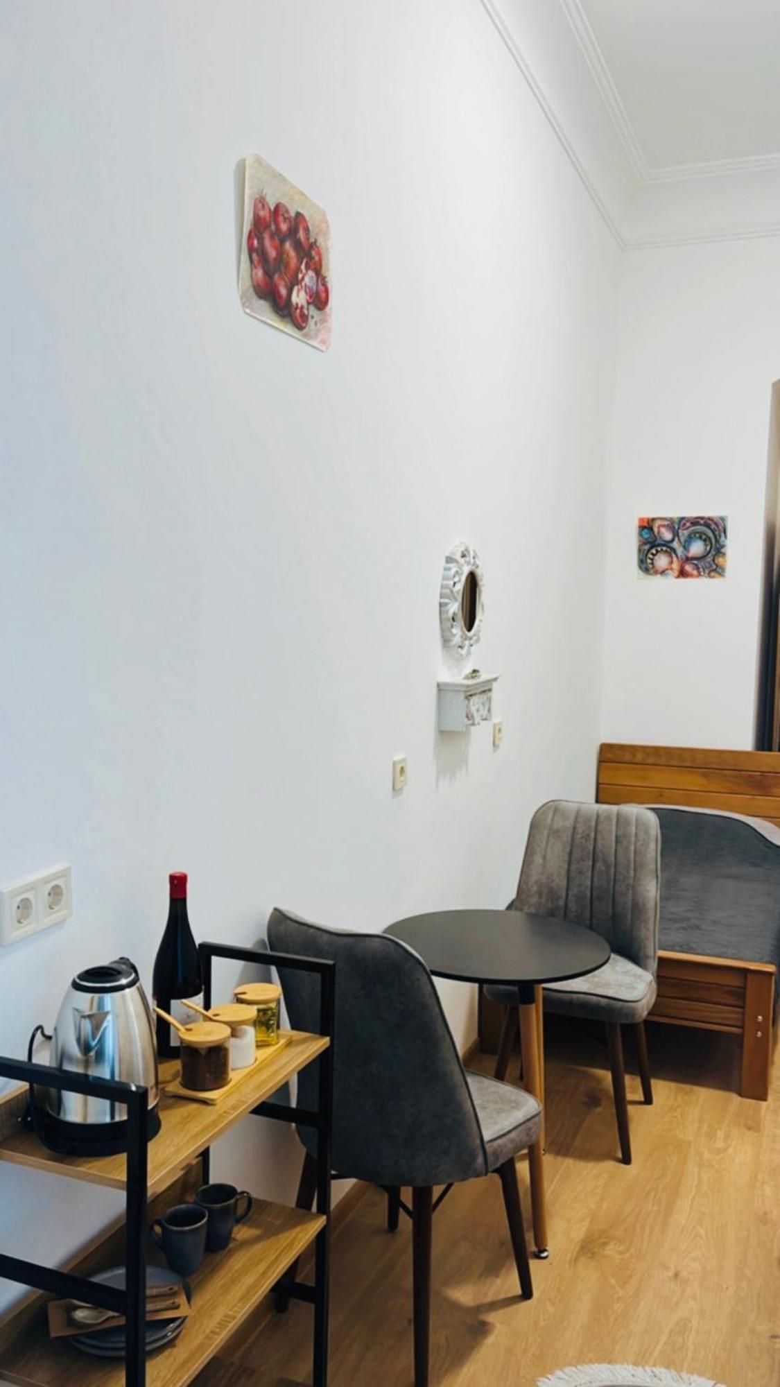 Salomes Guest Room Tbilisi Bagian luar foto