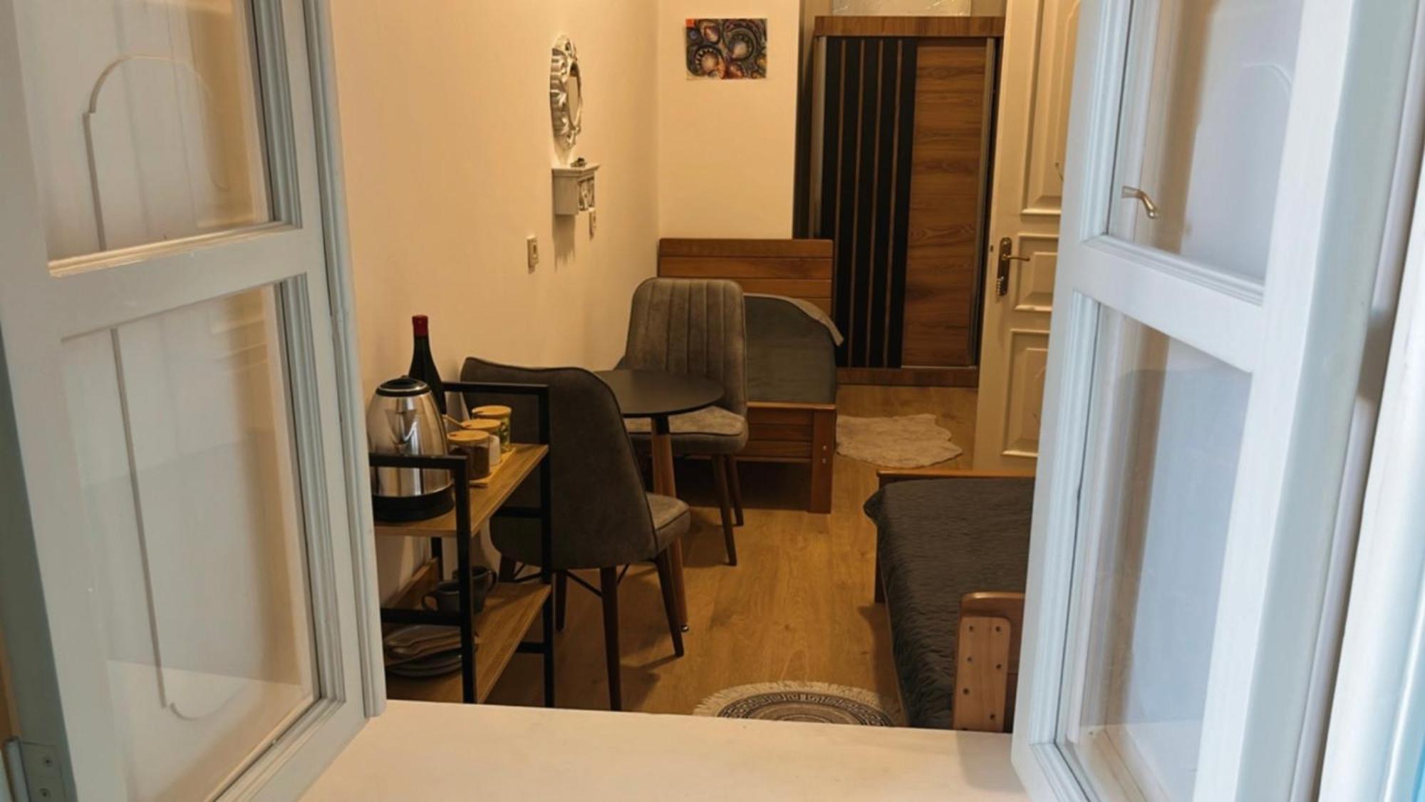 Salomes Guest Room Tbilisi Bagian luar foto