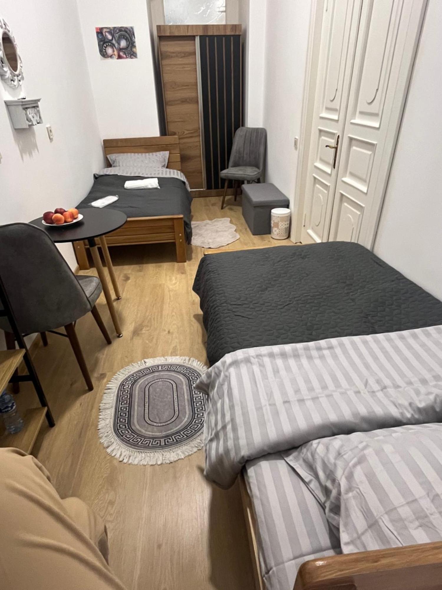 Salomes Guest Room Tbilisi Bagian luar foto
